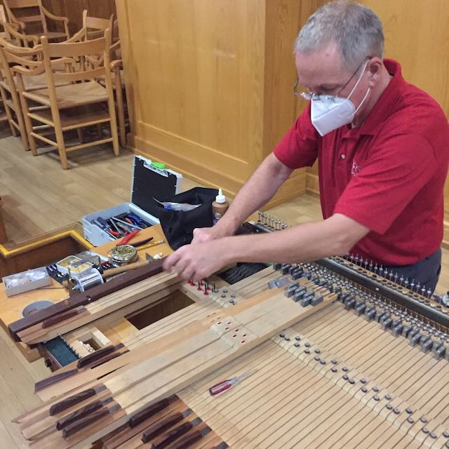 Replacing manual keys after fitting of additional set piston